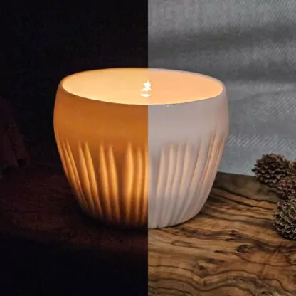 Porcelanowy świecznik z rzeźbieniami