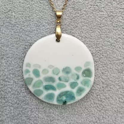 Round necklace with prearlescent scales