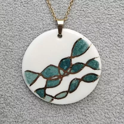 Round helix necklace with gold